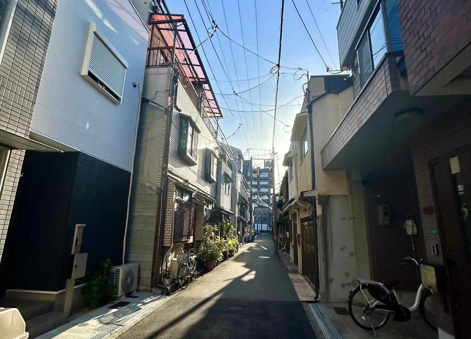 Apartmán 鶴橋駅徒歩4分/道頓堀・なんばへ地下鉄4分/広々スペース3階戸建て貸切 Ósaka