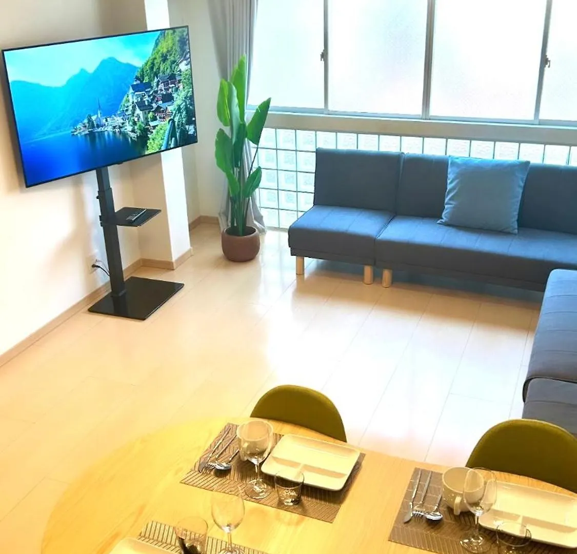 Apartmán 鶴橋駅徒歩4分/道頓堀・なんばへ地下鉄4分/広々スペース3階戸建て貸切 Ósaka