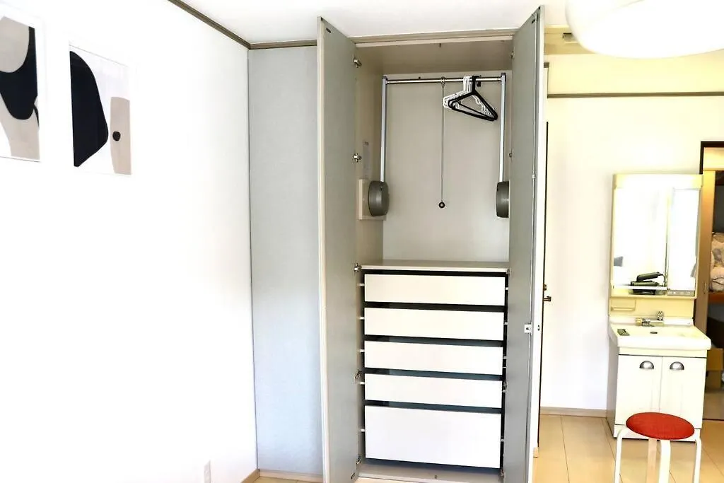 Apartmán 鶴橋駅徒歩4分/道頓堀・なんばへ地下鉄4分/広々スペース3階戸建て貸切 Ósaka