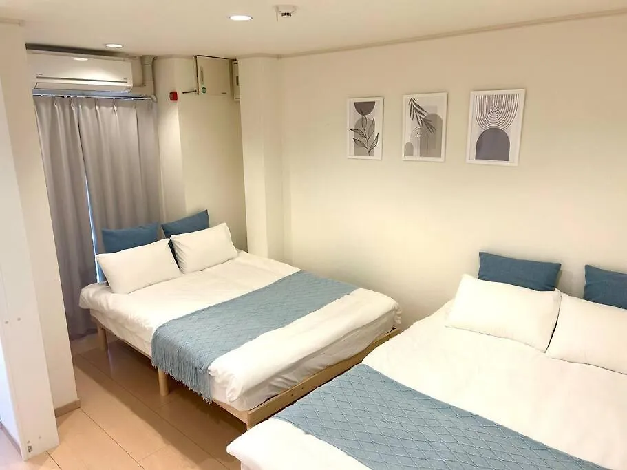 Apartmán 鶴橋駅徒歩4分/道頓堀・なんばへ地下鉄4分/広々スペース3階戸建て貸切 Ósaka