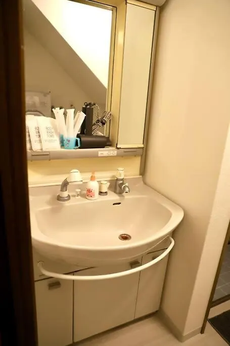Apartmán 鶴橋駅徒歩4分/道頓堀・なんばへ地下鉄4分/広々スペース3階戸建て貸切 Ósaka 0*,  Japonsko