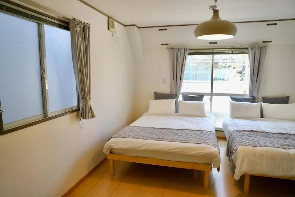 Apartmán 鶴橋駅徒歩4分/道頓堀・なんばへ地下鉄4分/広々スペース3階戸建て貸切 Ósaka 0*,