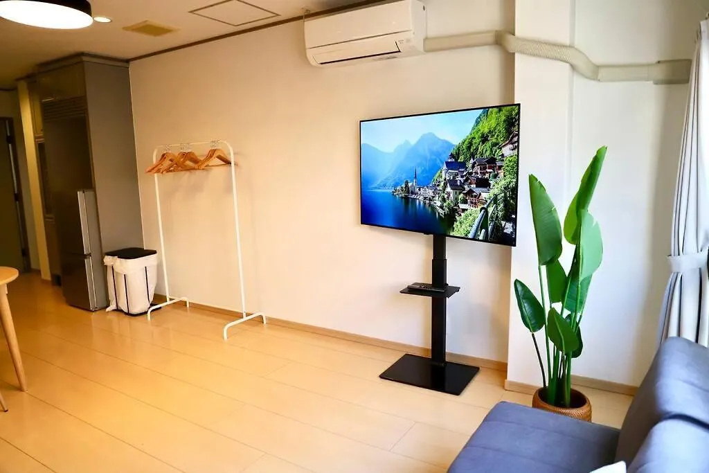 Apartmán 鶴橋駅徒歩4分/道頓堀・なんばへ地下鉄4分/広々スペース3階戸建て貸切 Ósaka Japonsko