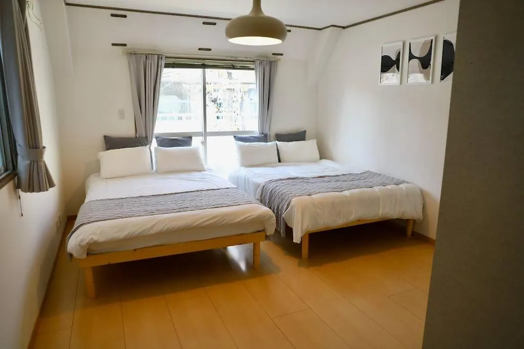 Apartmán 鶴橋駅徒歩4分/道頓堀・なんばへ地下鉄4分/広々スペース3階戸建て貸切 Ósaka Japonsko